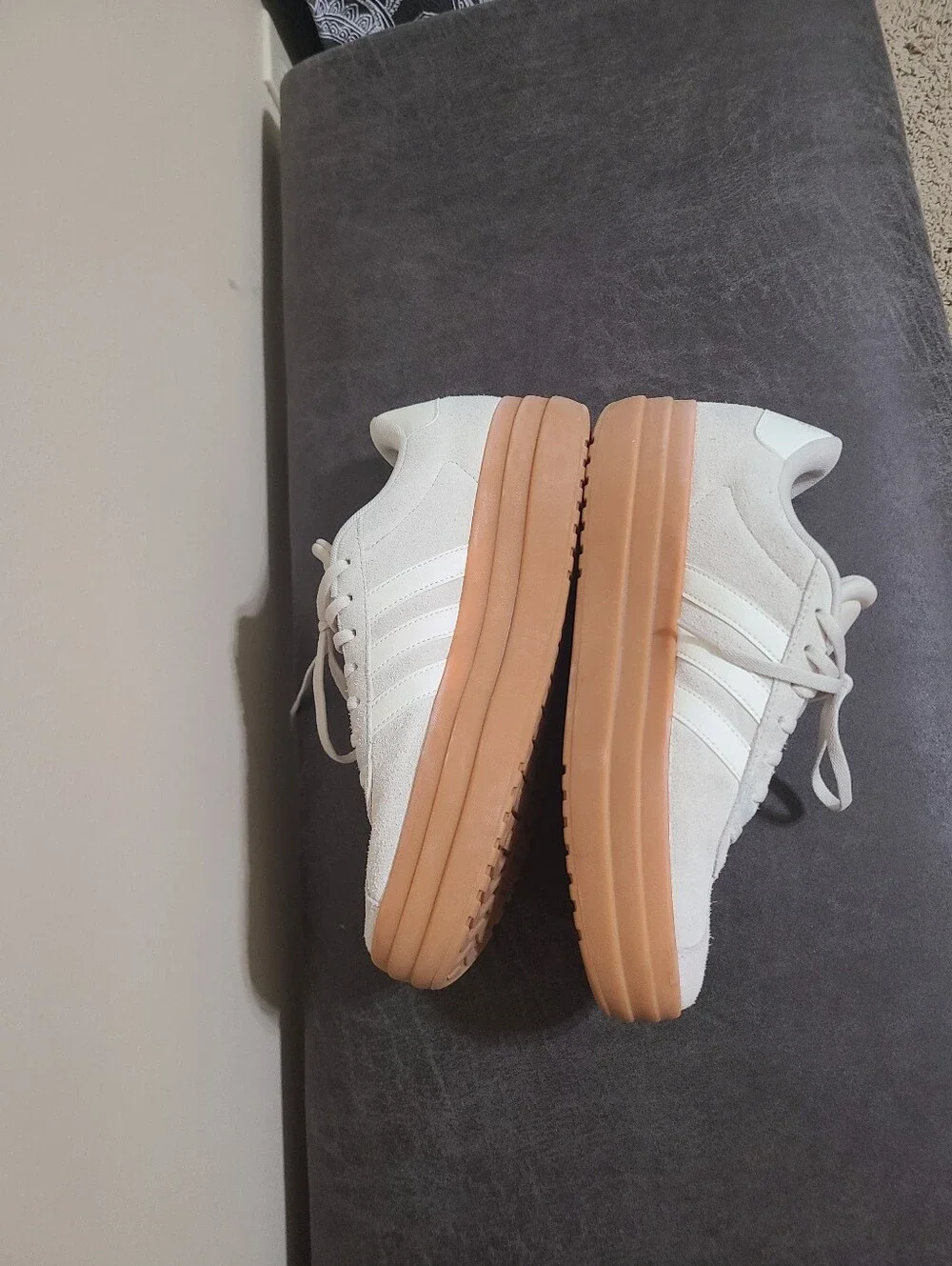 Casual Women’s Adidas Low-Top Sneakers in Off-White with Gum Sole